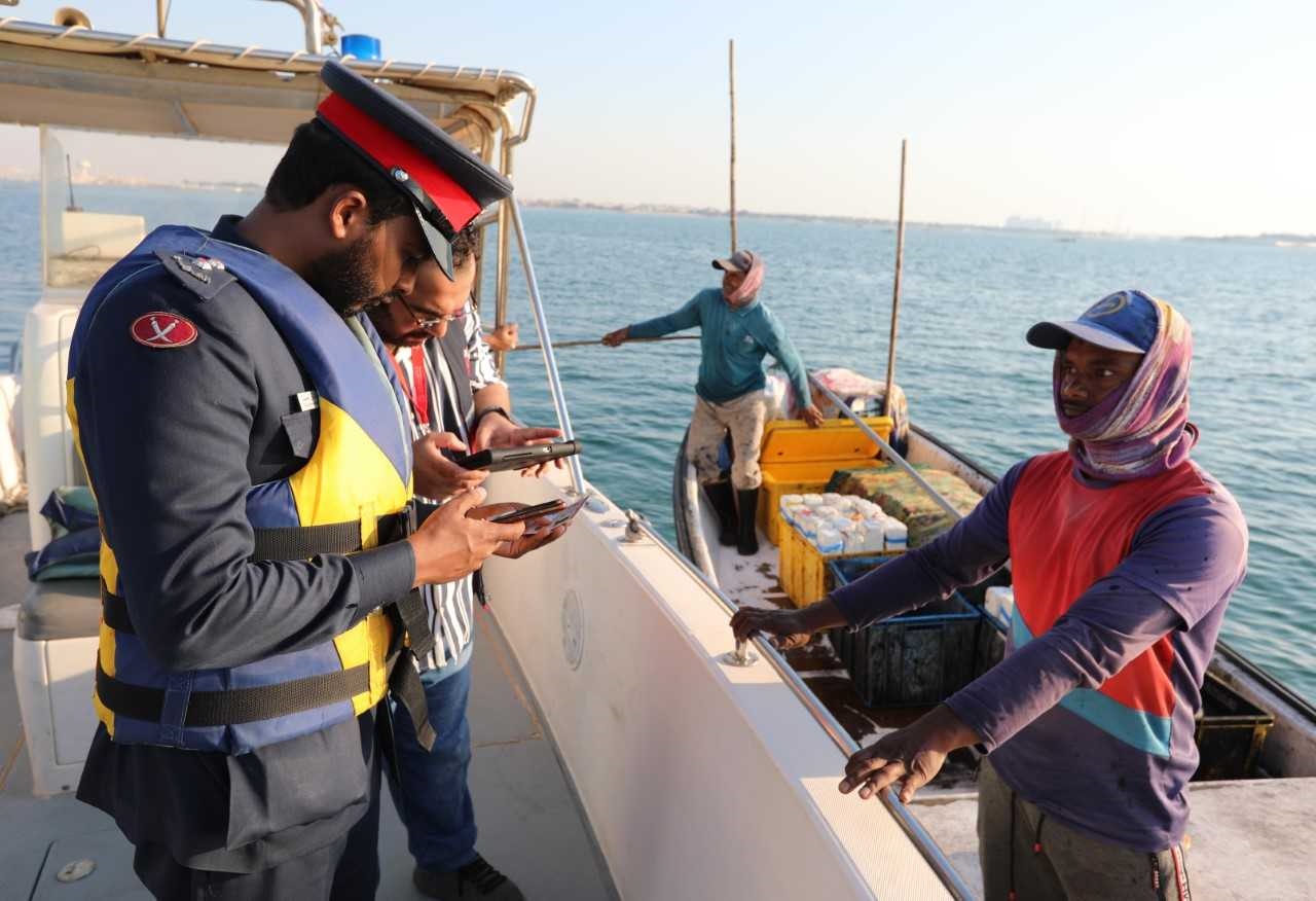 خفر السواحل تنفذ حملة لضبط المخالفات في المناطق البحرية<